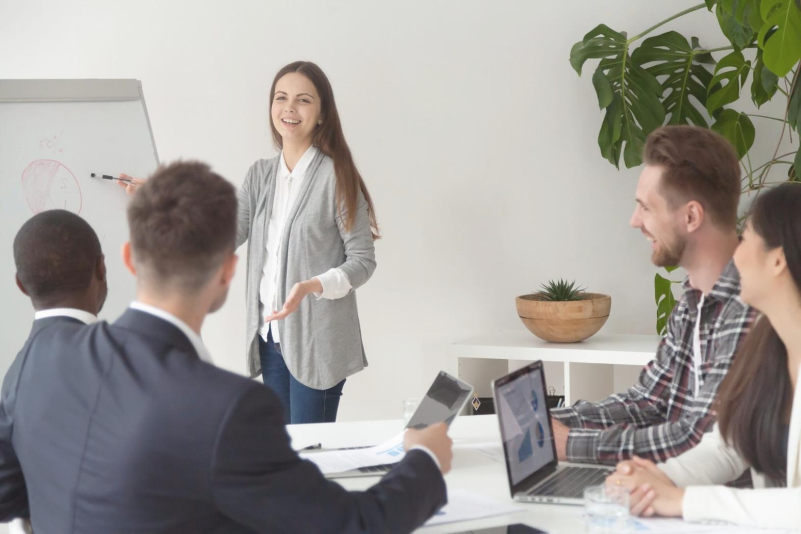 Session de formation en gestion budgétaire avec participants actifs